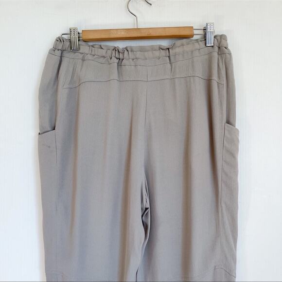 Aritzia Drawstring Pants - Picture 4 of 7